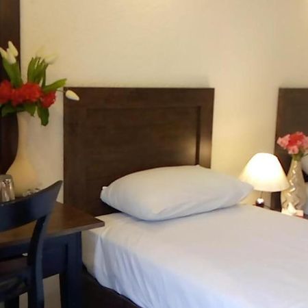 Airport Hotel Karachi Bagian luar foto