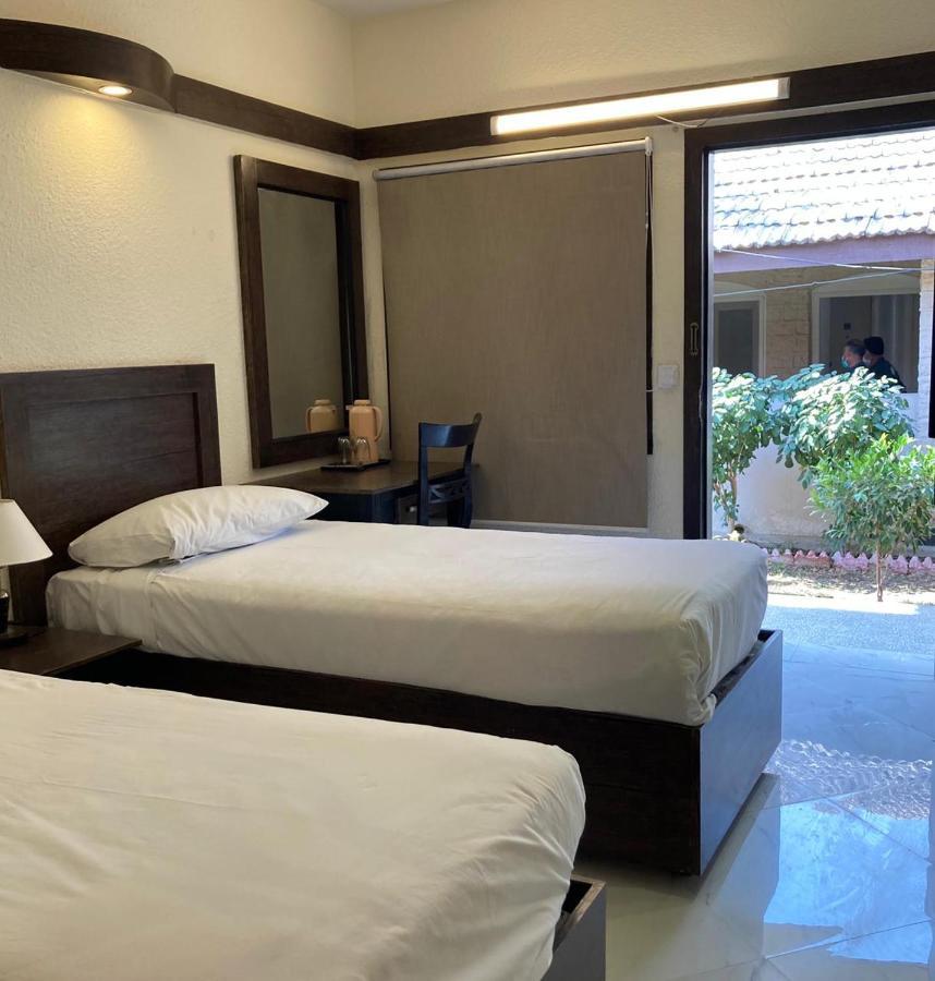 Airport Hotel Karachi Bagian luar foto