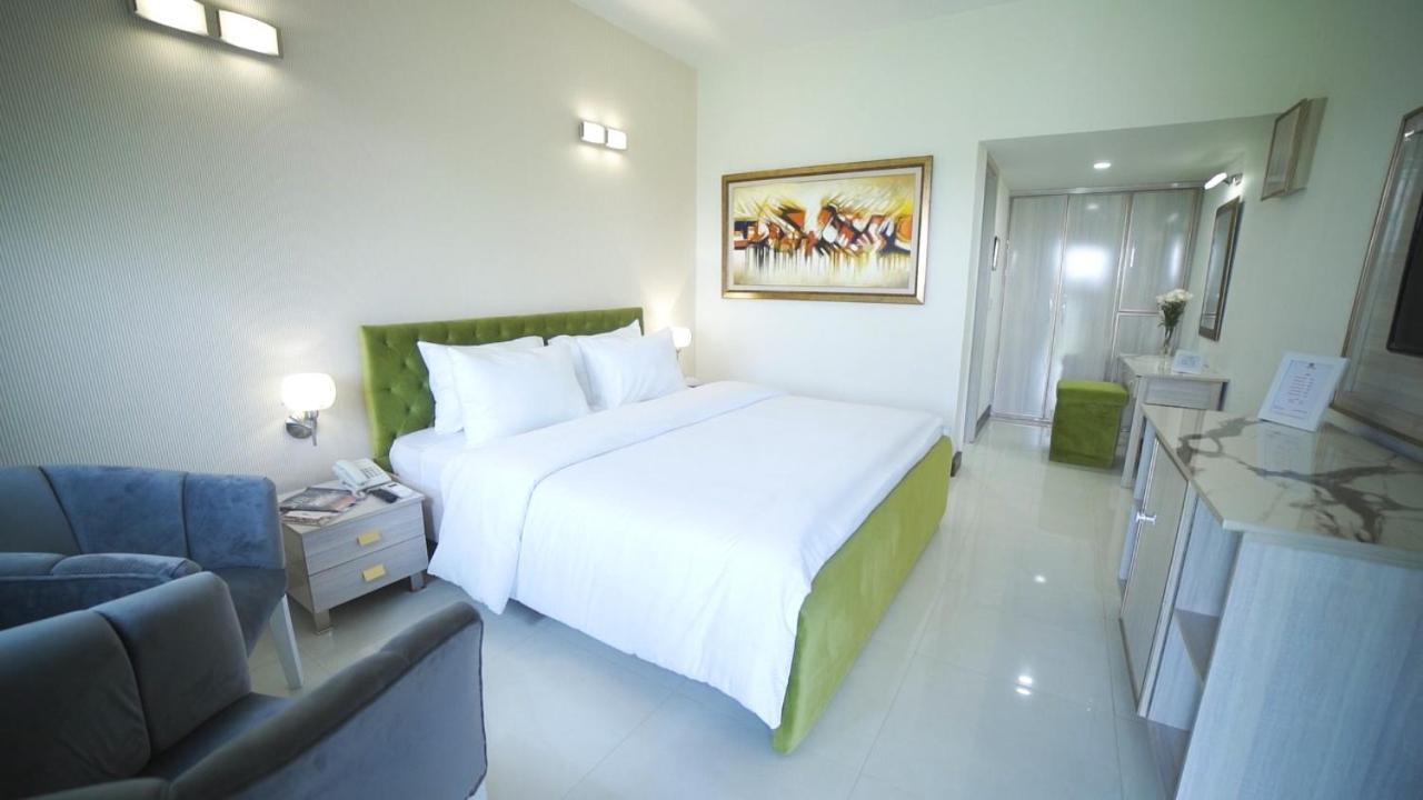Airport Hotel Karachi Bagian luar foto