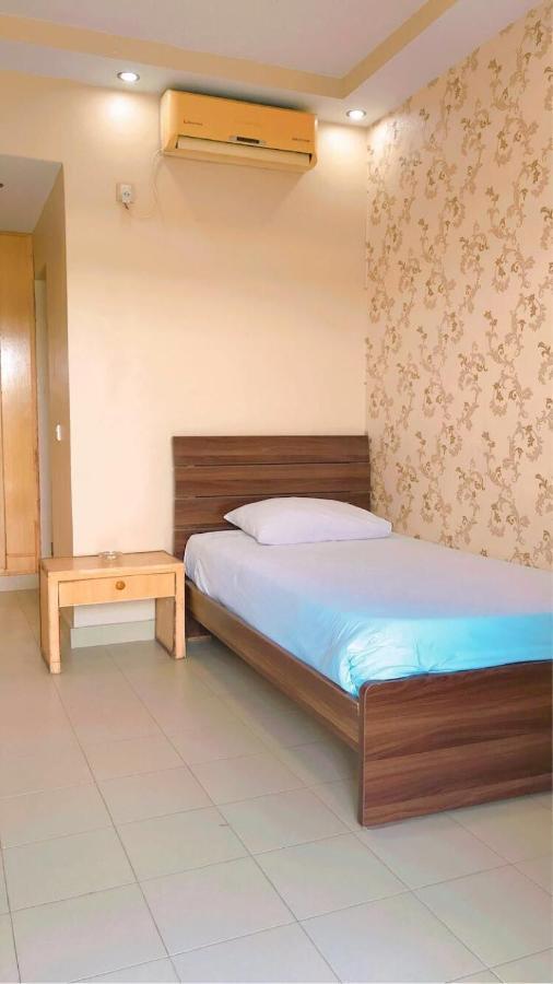 Airport Hotel Karachi Bagian luar foto