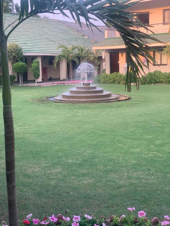 Airport Hotel Karachi Bagian luar foto