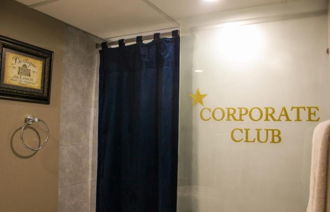 Airport Hotel Karachi Bagian luar foto