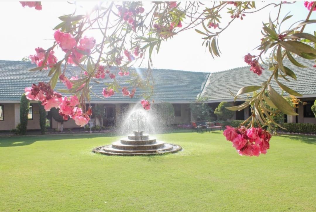 Airport Hotel Karachi Bagian luar foto