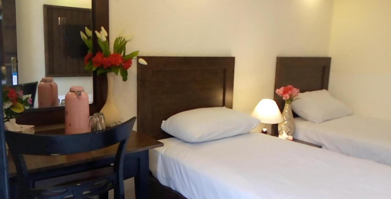 Airport Hotel Karachi Bagian luar foto